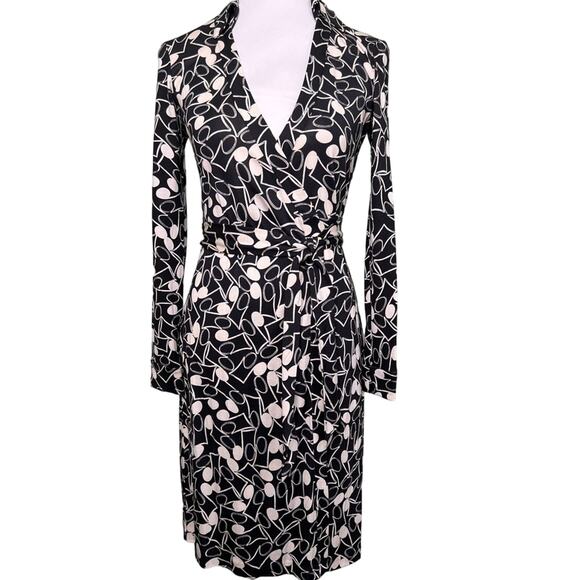 Diane von Furstenberg Black & White Squiggle Print Wrap Dress Size 2 - Picture 7 of 14